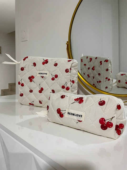 1  1Petite trousse matelassés cerises (devant)
