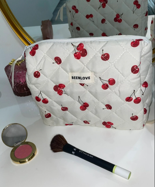 1 Grande trousse matelassée cerises (derrière)